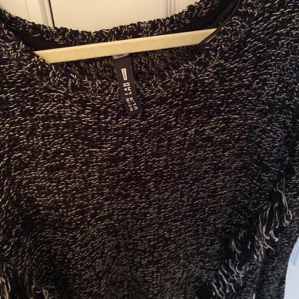 Design Lab sweater size medium - Picture 2 of 3